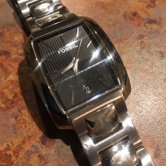 Silver w/ black face - Fossil women’s watch - Picture 4 of 7